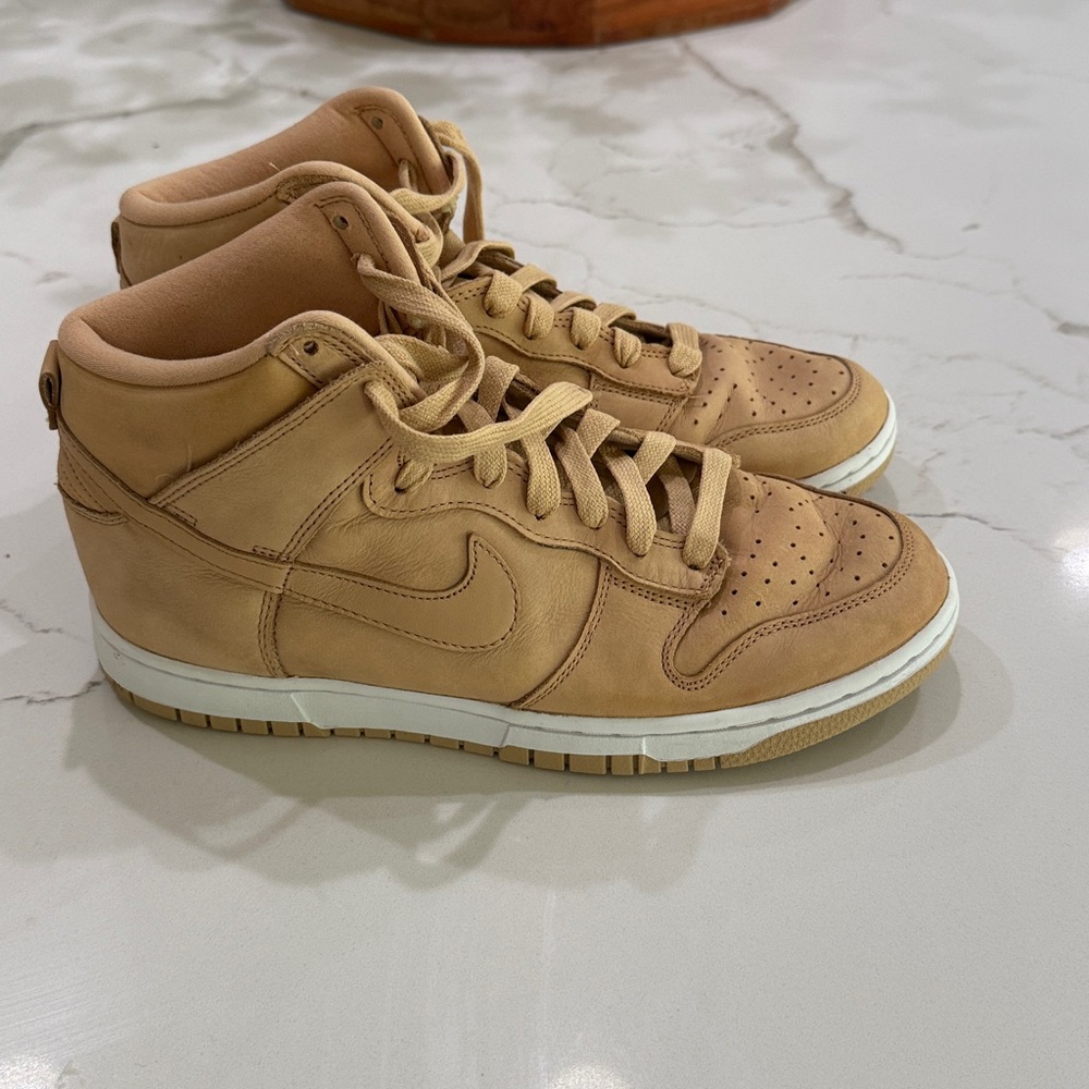 Tan High-Top nike dunk sneakers